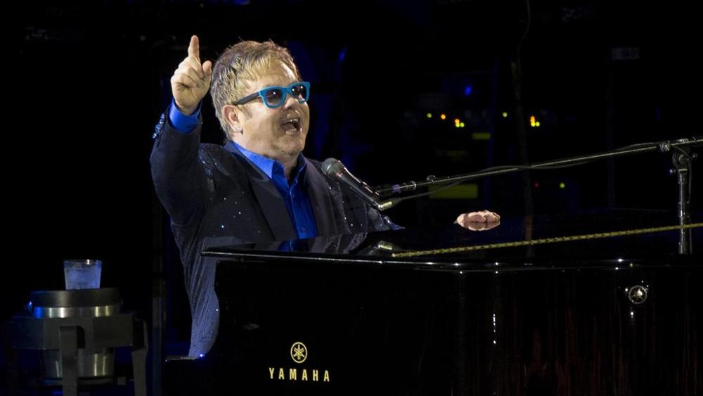 Elton John suona a Pompei, bis per 