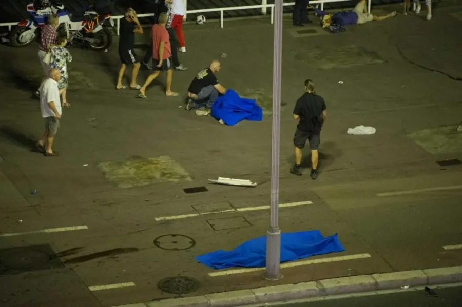 Attentato a Nizza: camion sulla calca della Promenade des Anglais