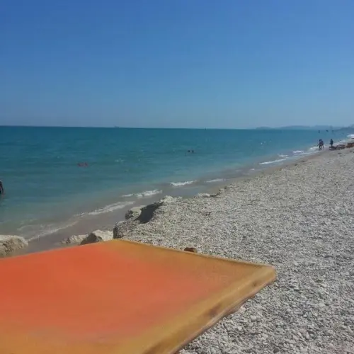 Marina di Montemarciano: anziano stroncato da infarto dopo bagno in mare