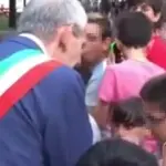 Sindaco di Cerignola sgrida bimbo che si vanta della bocciatura