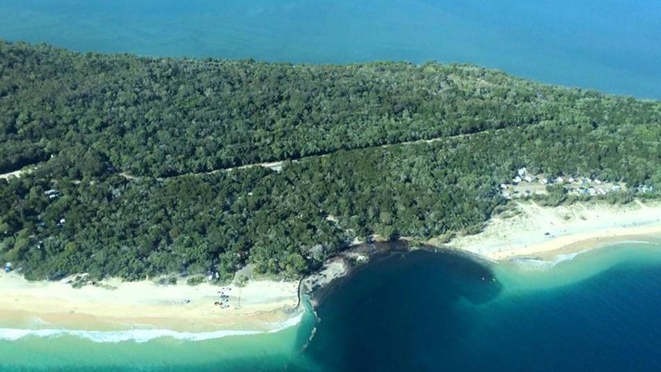 Australia, Sinkhole Inghiotte Campeggio