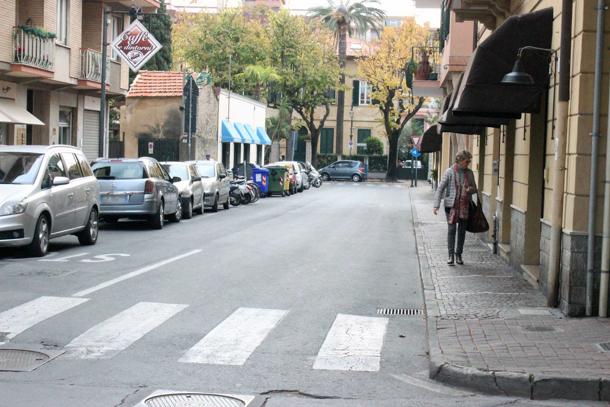 Albenga, Pirata della Strada Travolge Anziana