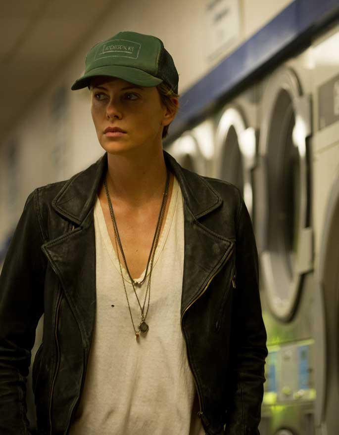 Charlize Theron Torna in Sala con "Dark Places"