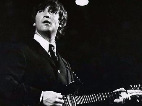 John Lennon: Chitarra Venduta all'Asta