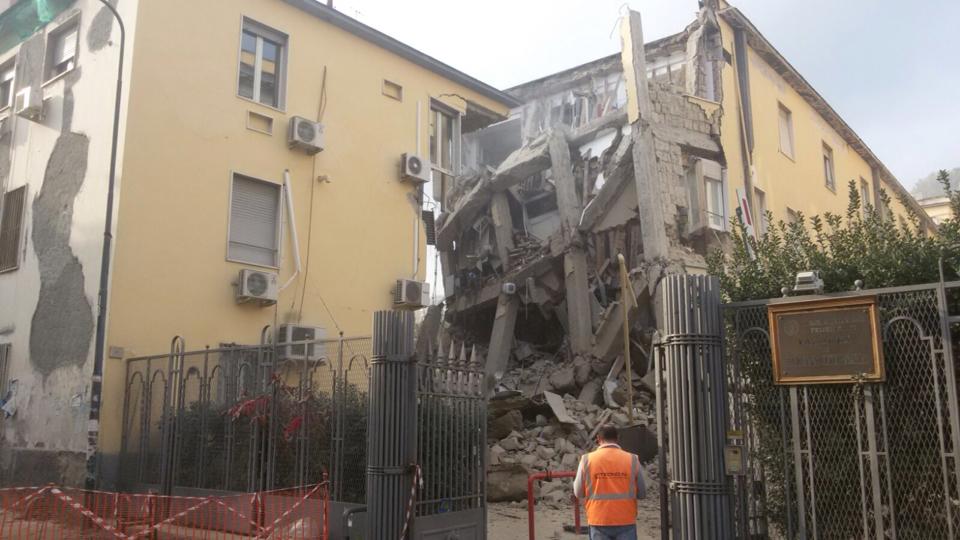 Napoli, crollo edifici Veterinaria: corsi sospesi