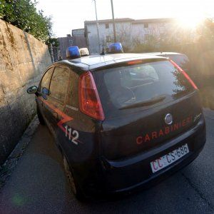 Torino, picchia genitori che litigano con fidanzata