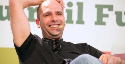 Checco Zalone narra mito posto fisso in "Quo vado?"