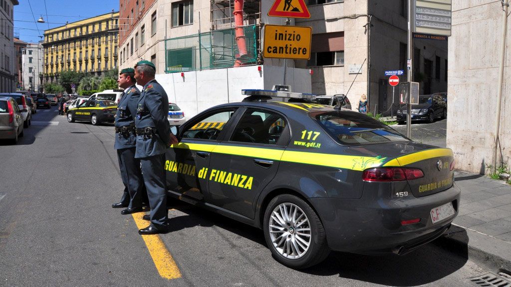 Centenaria dona eredità a Gdf