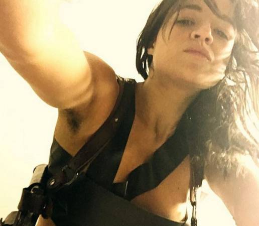 Michelle Rodriguez: ascelle pelose su Instagram