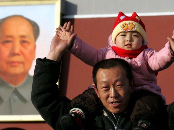 Cina, cade legge figlio unico