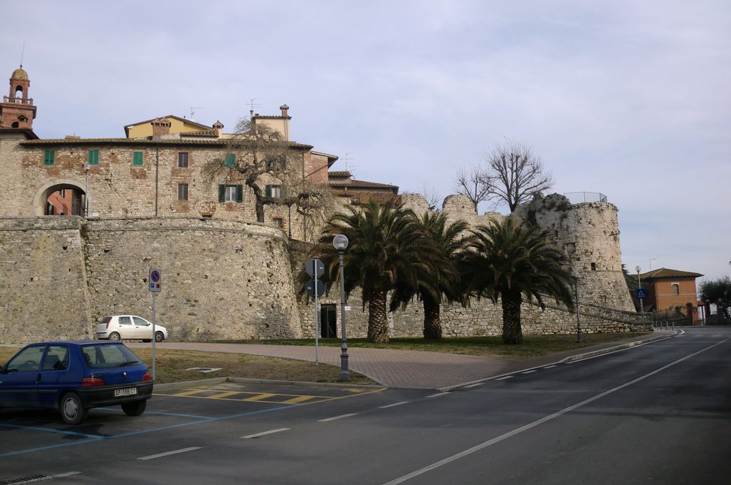 Castiglione del Lago: Accoltella Figli e si Getta nel Pozzo