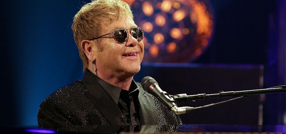 Festival di Sanremo 2016: Supporto Unioni Civili con Richiami Arcobaleno, Elton John Entusiasma Ariston