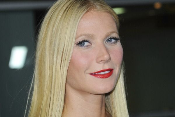 Gwyneth Paltrow Legge Lettere Stalker in Aula e Piange