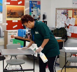 Castiglione Chiavarese: Bidello Manca, Scuola Chiude