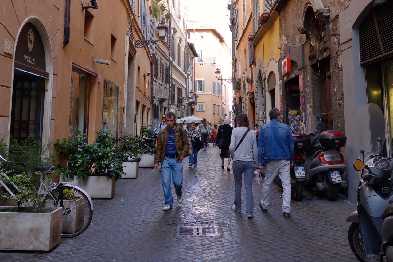 Roma, Rogo in Appartamento di Via del Governo Vecchio: 68enne Morto
