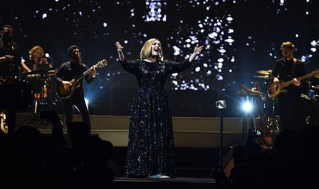 Adele canta Bob Dylan contro terrorismo a Londra