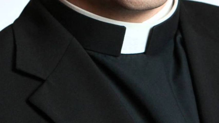 Sacerdote Sudamericano Violenta Ragazzine al Corso di Battesimo