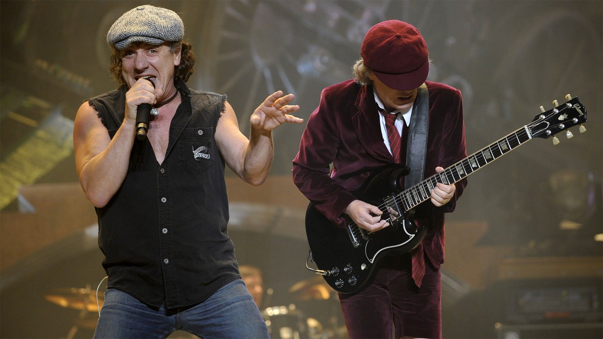 AC/DC, Johnson Rischia Perdita Udito