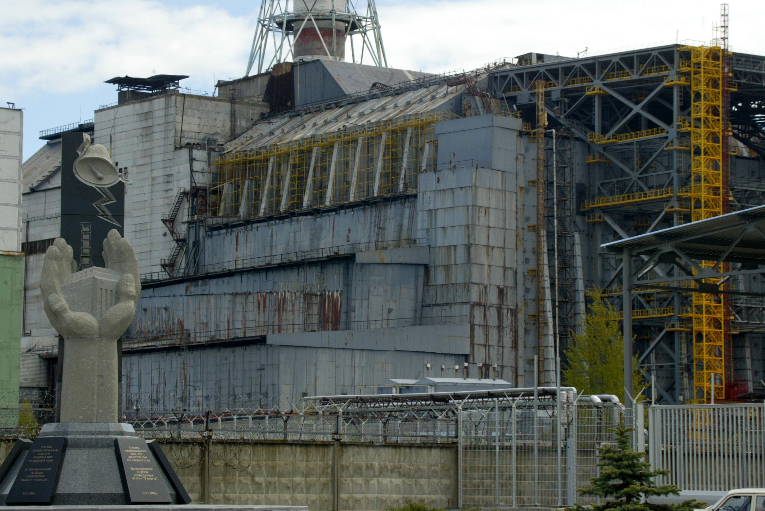 Chernobyl: sarcofago attorno alla centrale nucleare