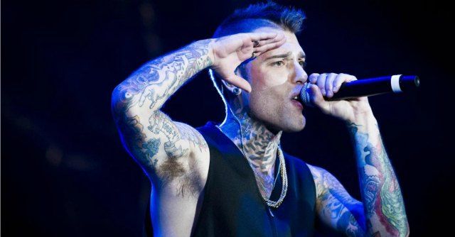 Fedez, vicino di casa chiama poliziotti