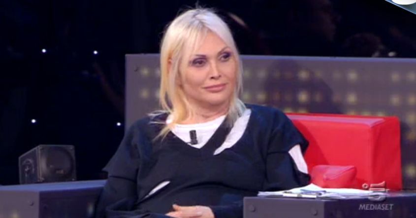 Anna Oxa teme per sua incolumità