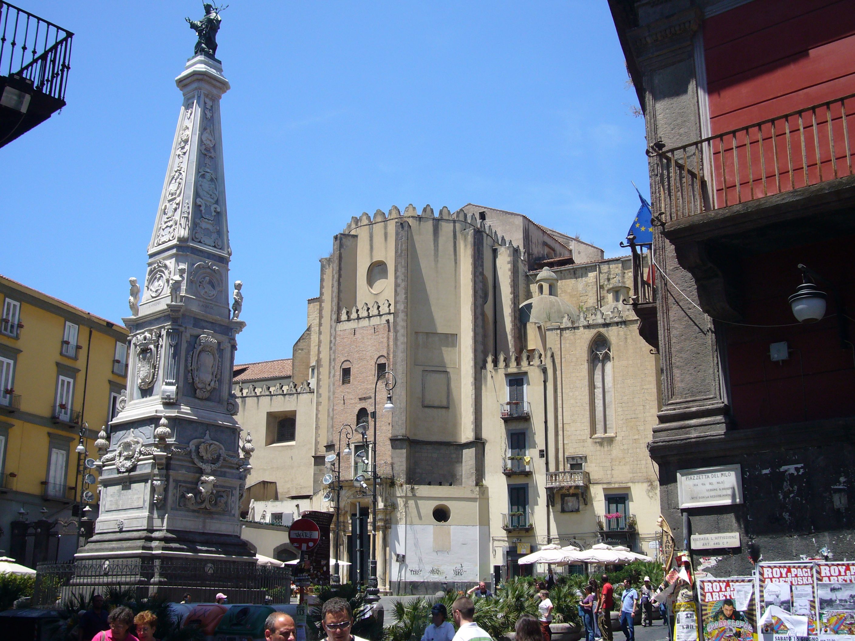 Napoli, arrampicata obelisco fatale