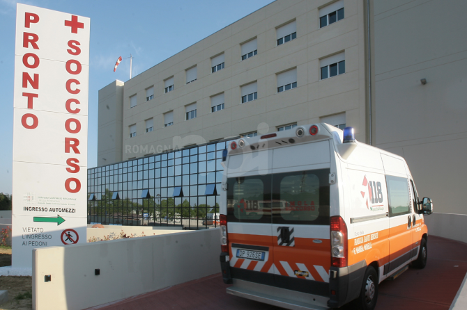 Bologna, donna incinta beve bibita contenente soda caustica