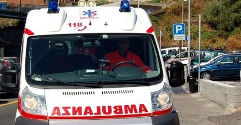 Reggio Emilia, medico causa incidente e fugge