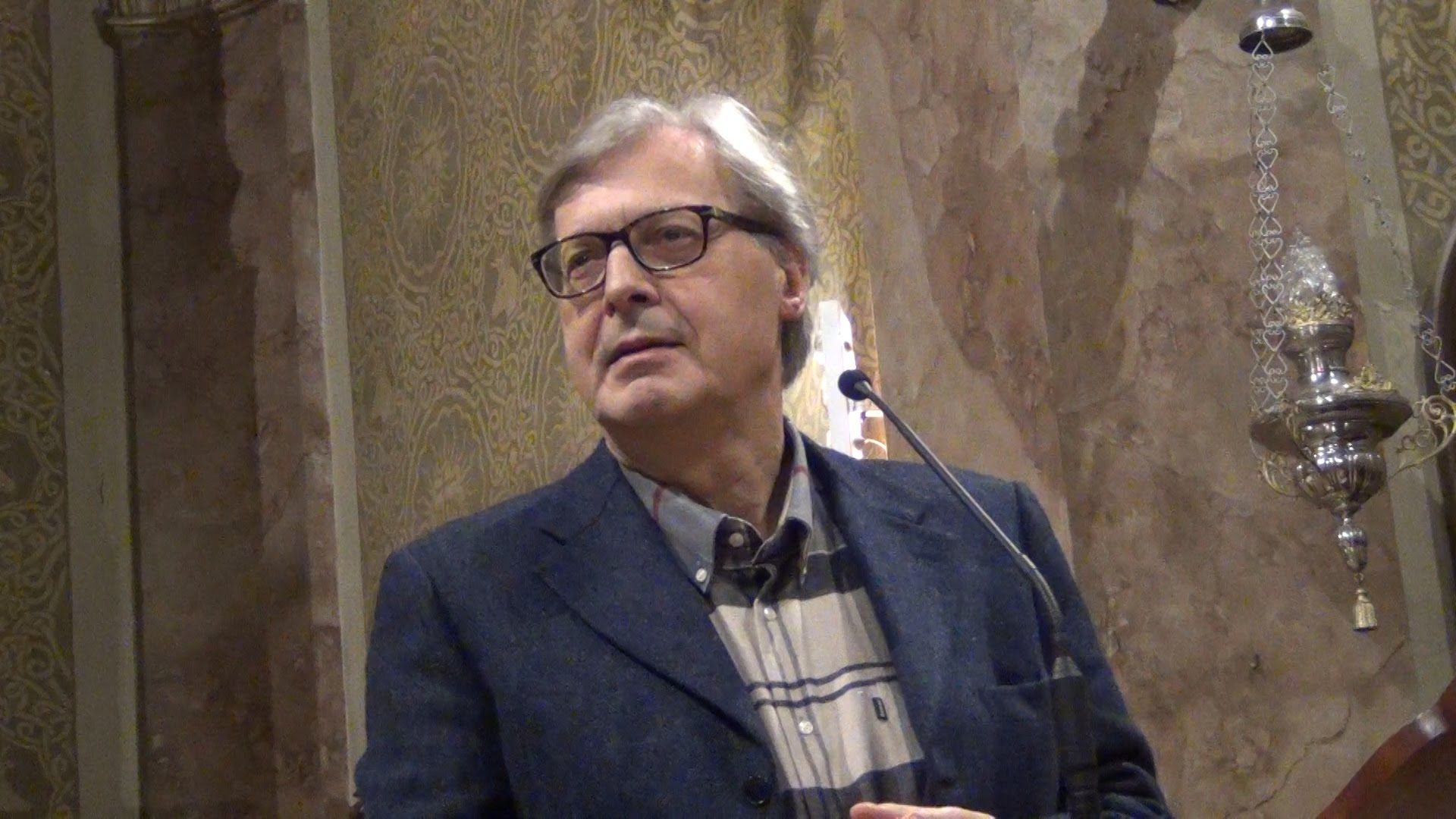 Sgarbi ricoverato per colica renale a Bergamo