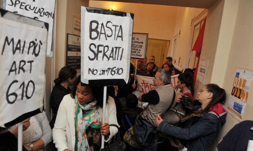 Torino, palazzo evacuato: uomo minaccia di farsi saltare in aria